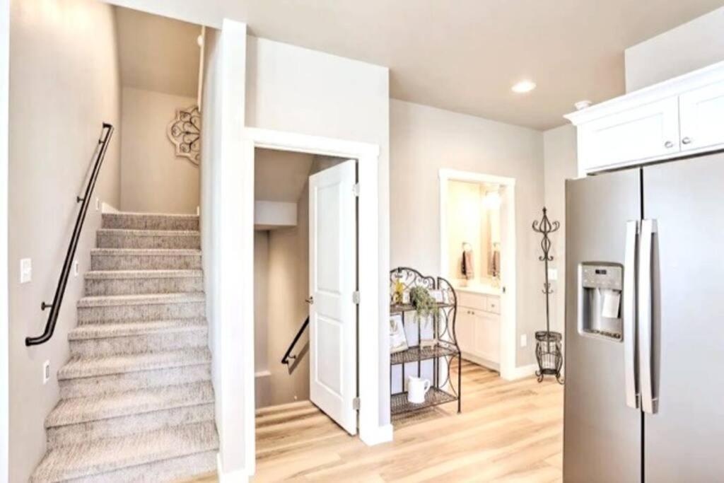 New! Cozy & Modern Spearfish Home Near Downtown! エクステリア 写真