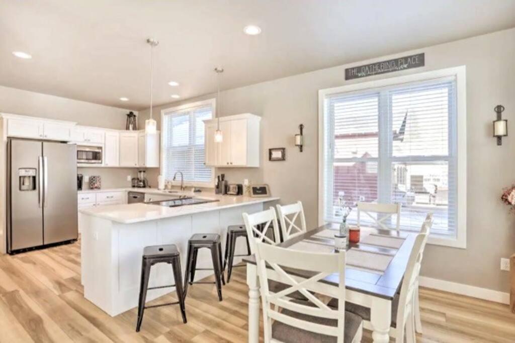 New! Cozy & Modern Spearfish Home Near Downtown! エクステリア 写真