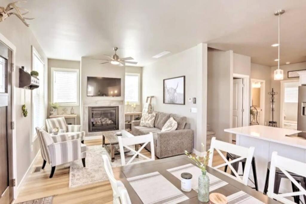 New! Cozy & Modern Spearfish Home Near Downtown! エクステリア 写真