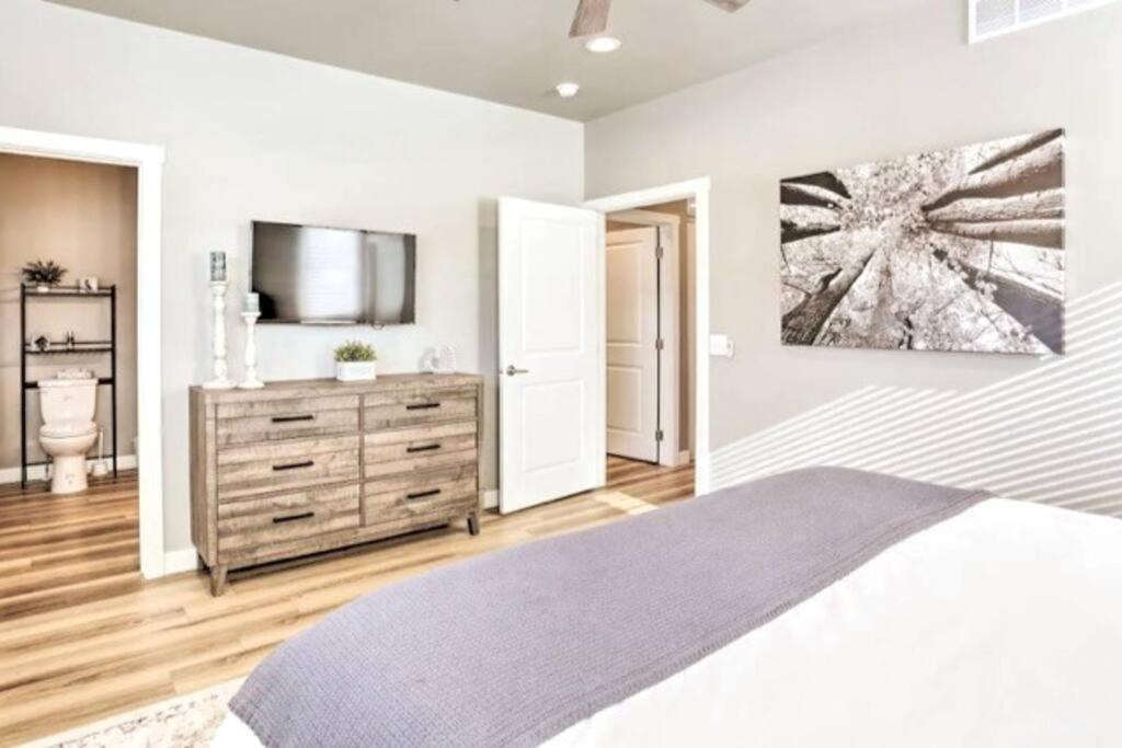 New! Cozy & Modern Spearfish Home Near Downtown! エクステリア 写真