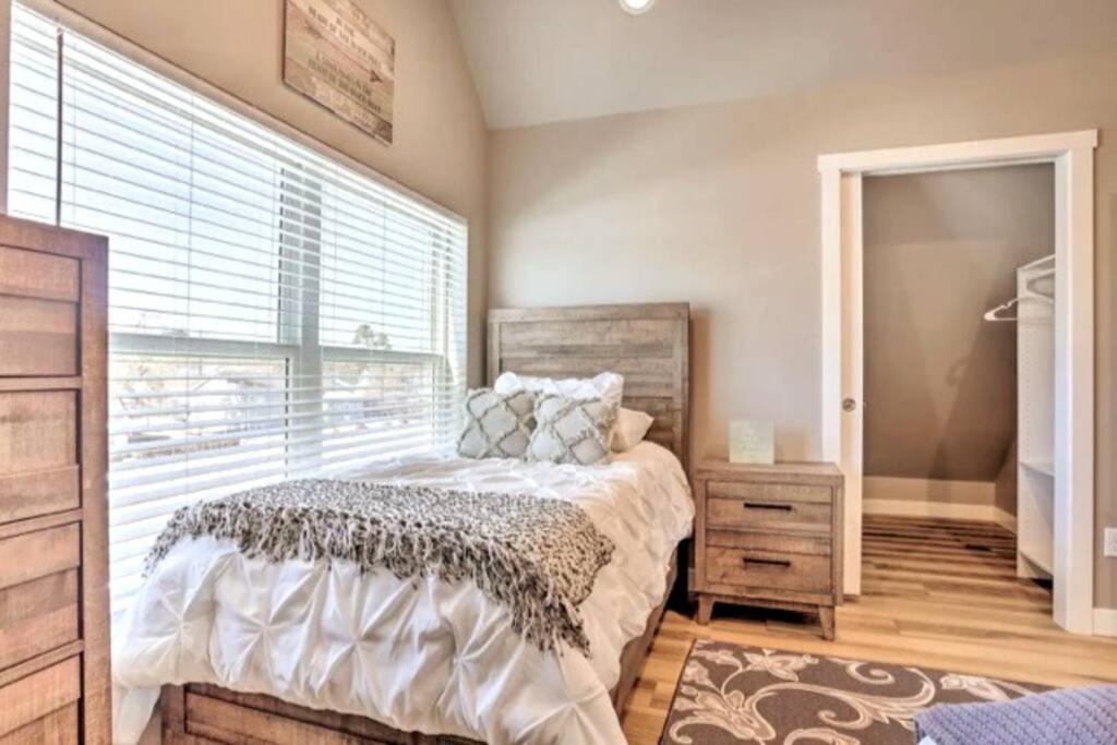 New! Cozy & Modern Spearfish Home Near Downtown! エクステリア 写真