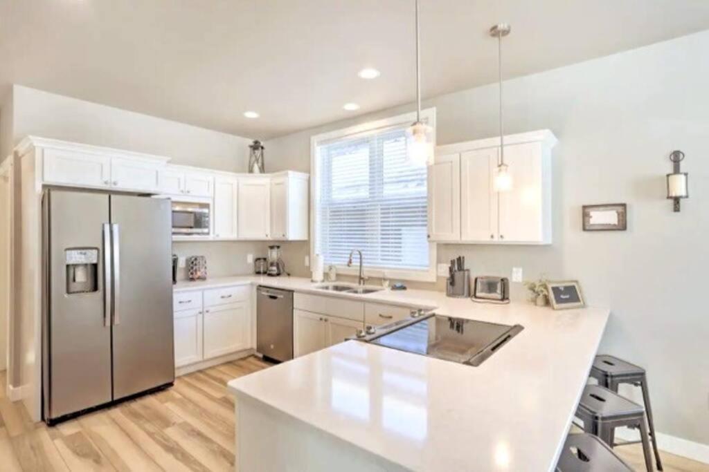New! Cozy & Modern Spearfish Home Near Downtown! エクステリア 写真