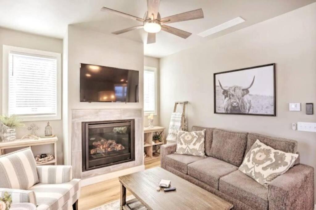 New! Cozy & Modern Spearfish Home Near Downtown! エクステリア 写真