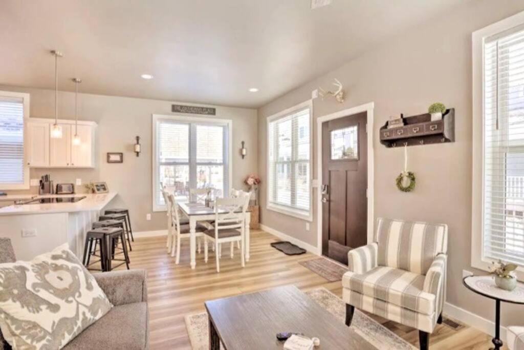 New! Cozy & Modern Spearfish Home Near Downtown! エクステリア 写真
