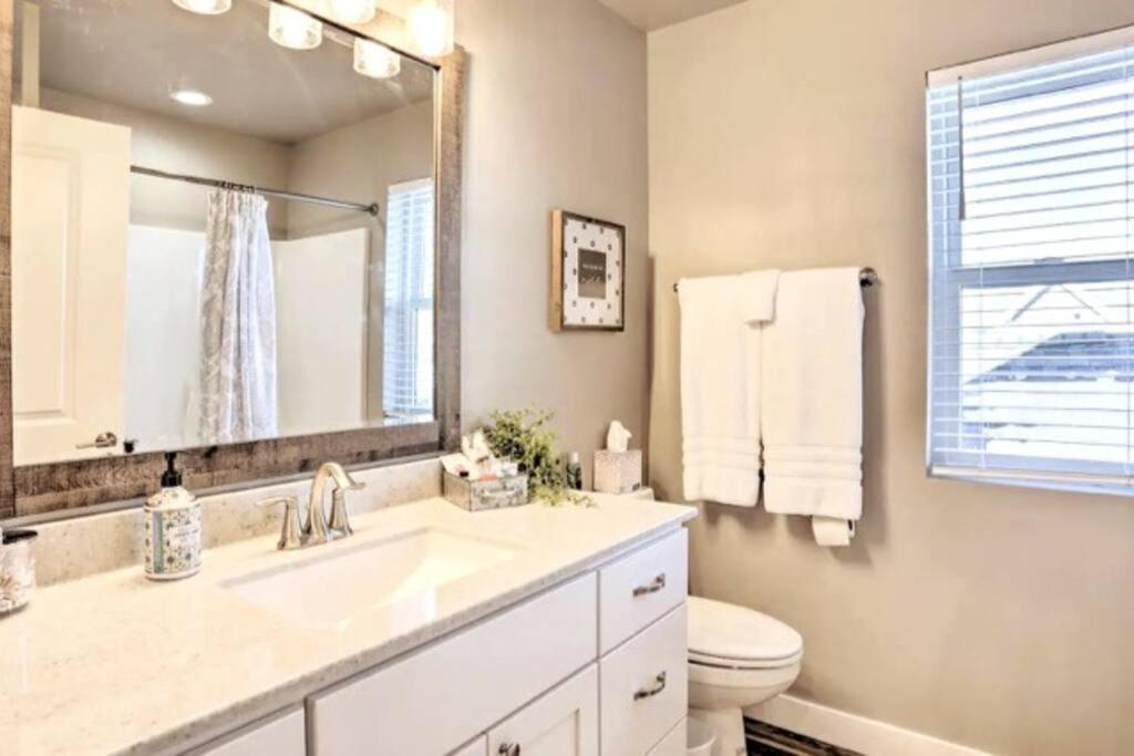 New! Cozy & Modern Spearfish Home Near Downtown! エクステリア 写真